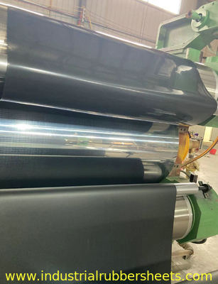 FKM 고무 장 너비 1-2m, 두께 0.5-10mm, 320°C 열 저항성