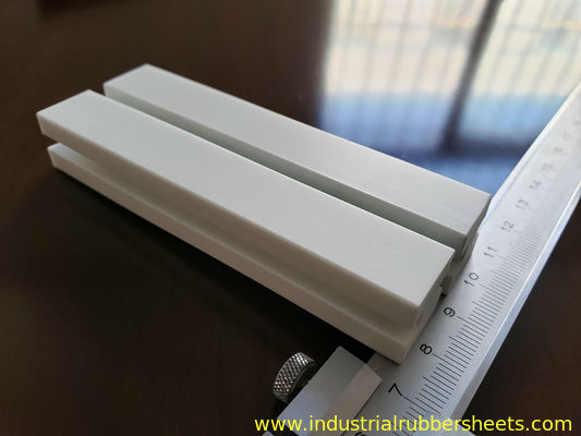 흰색 PTFE 유리섬유 절단 패드 찢기 저항성 최대 260C